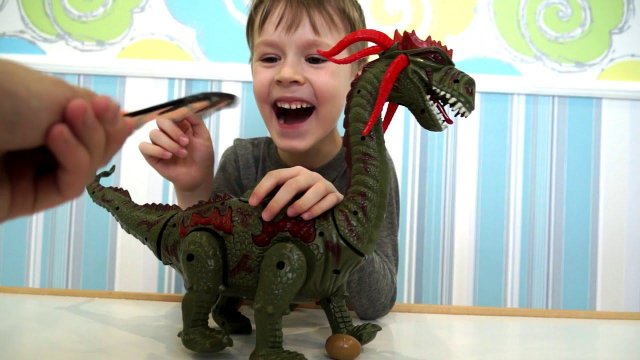 Макс и игрушечный дракон с яйцами видео про Макса и игрушки для детей