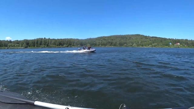 Tarpon 9.9 против Tohatsu 9.8