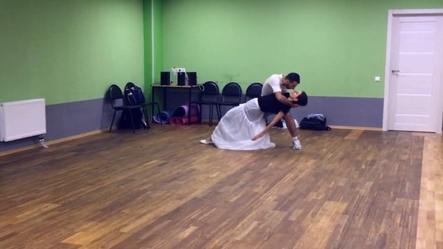 Очень красивый свадебный танец с профессиональными танцорами!