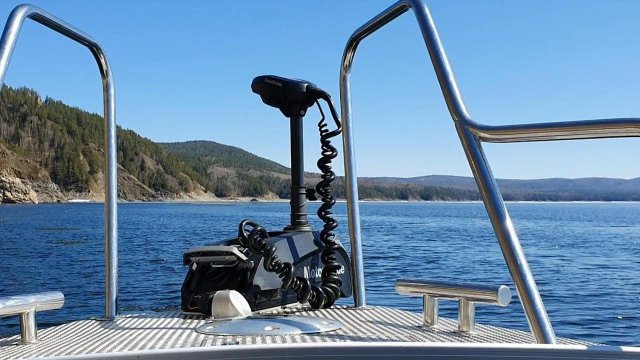 Установка электромотора Motorguide. Обзор моделей моторов.