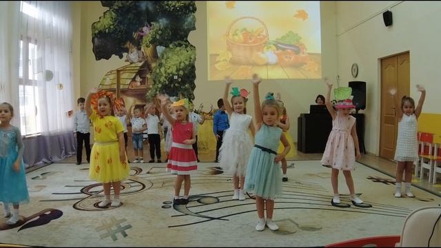 Утренник золотая осень/Подготовительная группа/Детский утренник