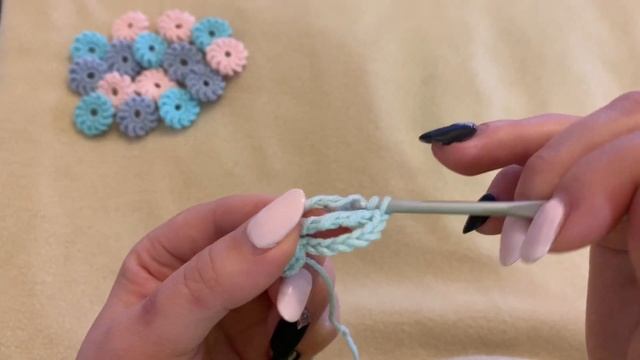 Вяжем СУПЕР простой маленький цветочек крючком. How to crochet a SUPER simple little flower