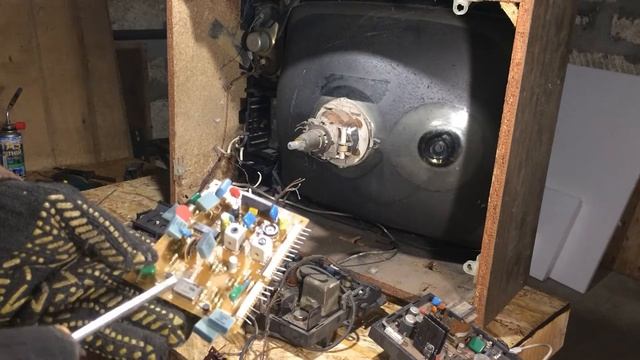 ЗОЛОТО СЕРЕБРО  КМ конденсаторы в старом телевизоре