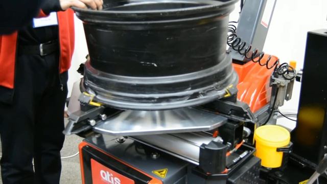 Презентация работы нового автоматического шиномонтажного станка ATIS