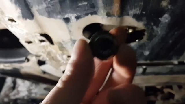 ЛАДА ВЕСТА КАК ПОМЕНЯТЬ МАСЛО В ДВИГАТЕЛЕ ?