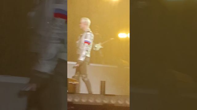 SHAMAN  поздравляют  с днём рождения его  папа и мама на сцене БКЗ Октябрьский г. Санкт- Петербурга