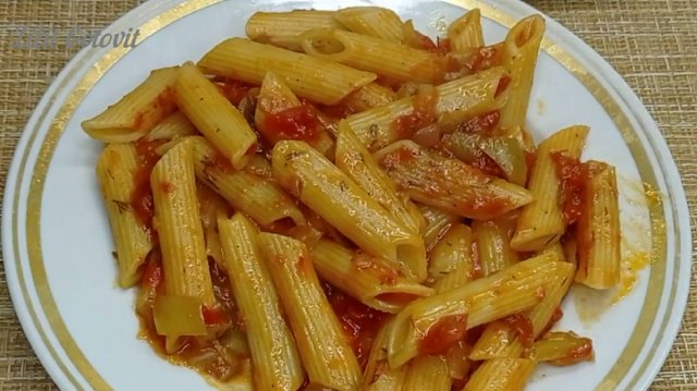 Простая вегетарианская паста с томатным соусом - рецепт приготовления