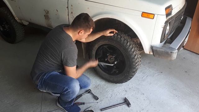 Регулировка подтяжка обслуживание подшипника передней ступицы на ниве niva своими руками.