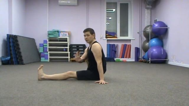 Укрепляем руки, запястья, мышцы кора и пресс. Упражнение "Кошка выставляет лапку".