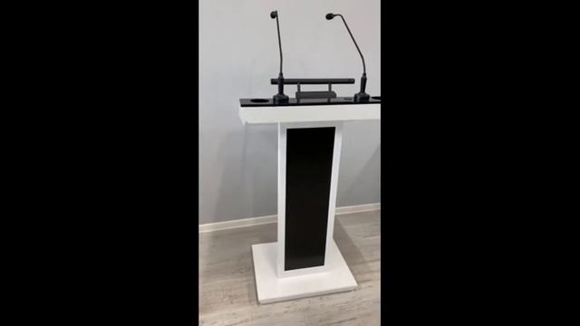 Многофункциональная мобильная трибуна для выступлений.