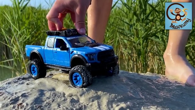 Машинки Игрушки, Вода и Песок.