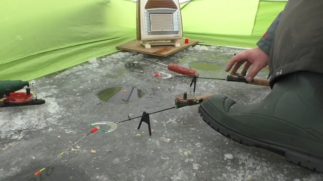 Рыбалка со льда на МОЖАЙСКОМ вдх./ база Красновидово/Открытие рыболовного сезона в Январе.