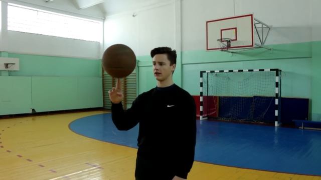 Как научиться крутить мяч на пальце? / How to Spin Basketball on Your Finger