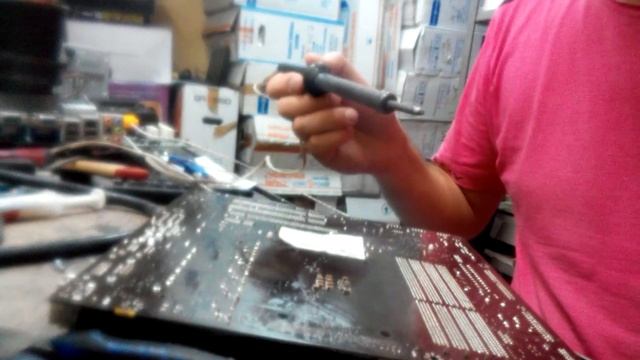 Как быстро выпаять конденсатор с материнской платы