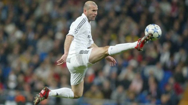 Зинедин Зидан — мастер футбола