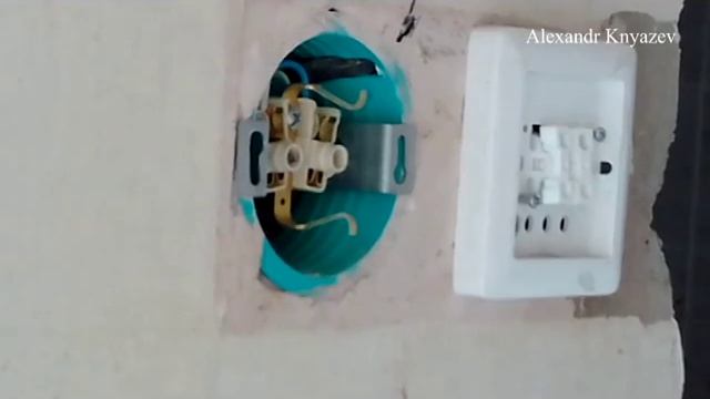 Как разобрать двухклавишный выключатель света?