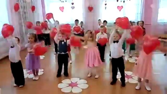 Танец с шарами (сердечки), 2021 г.