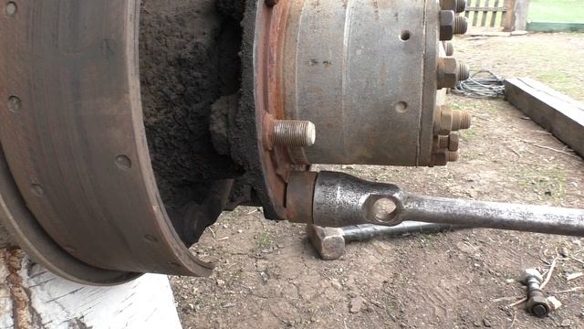 Как снять шпильку не снимая ступицу?! Газ 53.