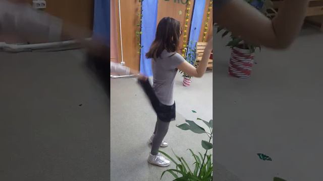 Бабочка под юбкой