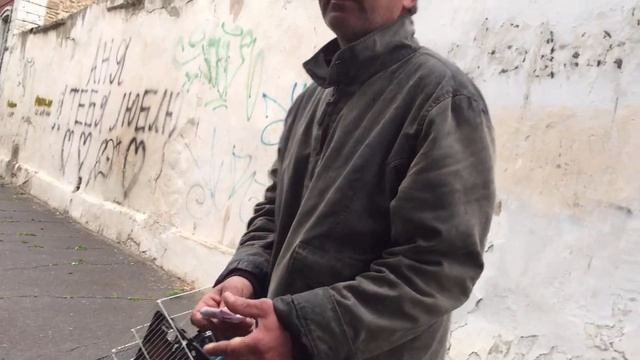 ПОМОГ ПЕНСИОНЕРАМ на улице! РАЗДАЛ ДЕНЬГИ НУЖДАЮЩИМСЯ. Благотворительность. ПОМОЩь людям и бездомны