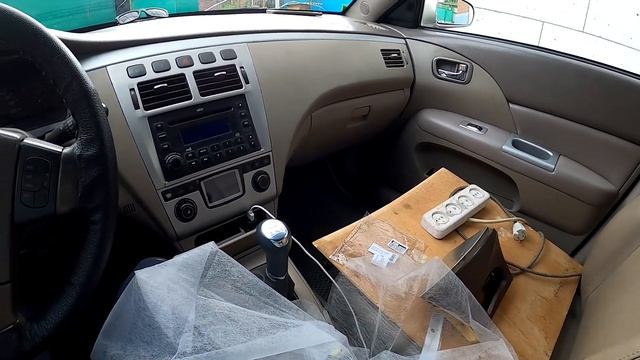 Клеем потолок в машине, новый способ без обойного клея, ровно и без пятен