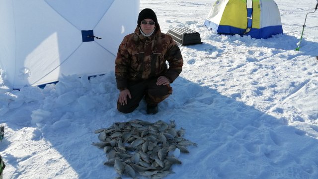 Ловля карася в глухозимье на мормышку. Опять попал на раздачу карася. Зимняя рыбалка на карася 2022.