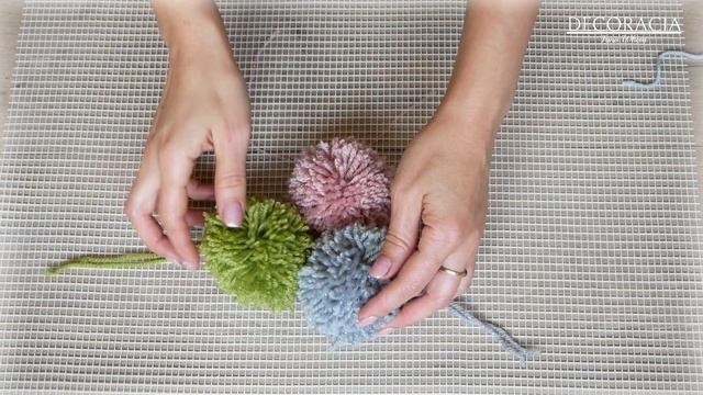 КОВРИК ИЗ ПОМПОНОВ СВОИМИ РУКАМИ / HANDMADE POM POM RUG