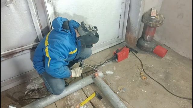 МОНТИРУЮ дымоход в гараже!