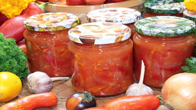 Лечо с луком и морковкой на зиму. Как приготовить вкусное лечо. Лечо без стерилизации
