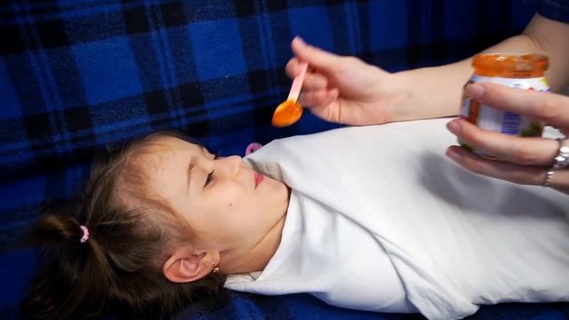АМАЛЬКА захотела стать маленькой чтобы не учить уроки