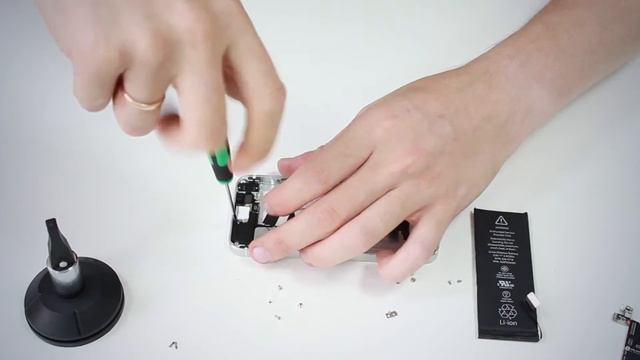 Полный разбор iPhone 5s. Full disassembly iPhone 5s.