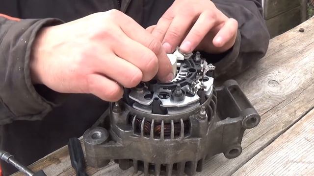 Снятие модуля реле регулятора с генератора Форд фокус 2 100л с 1 6
