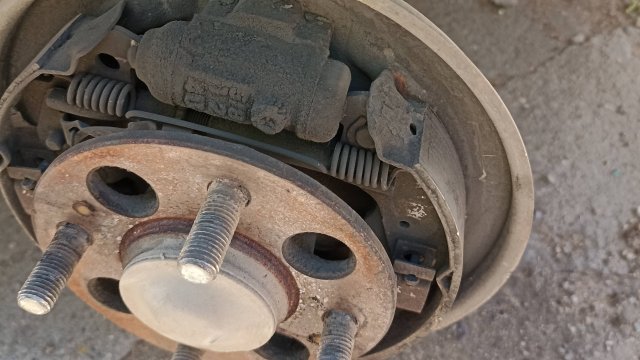 Как поменять задние тормозные колодки на хонду фит