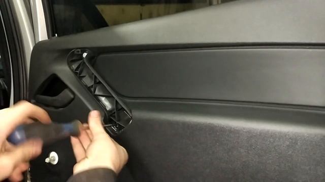 Как правильно снять обшивку двери Гранта