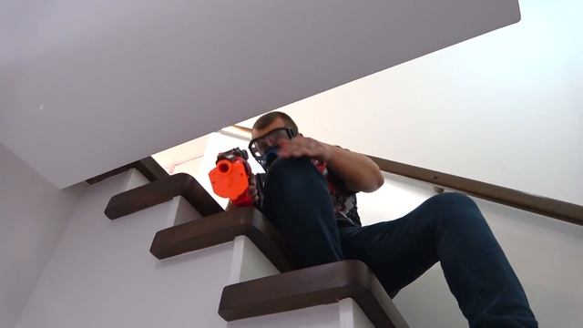 ЛЫСАЯ БОРОДА В ТЮРЬМЕ. СТАРОМУ ДОСТАЛОСЬ. NERF BROTHERS