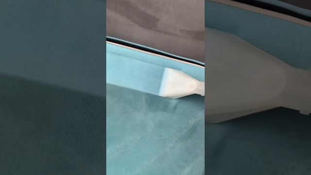 Процесс чистки велюрового дивана, за 2 минуты