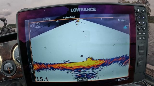 Обзор датчика ЖИВОГО сонара Lowrance Live Sight. Старый Хлам или Годнота в 2022 ?