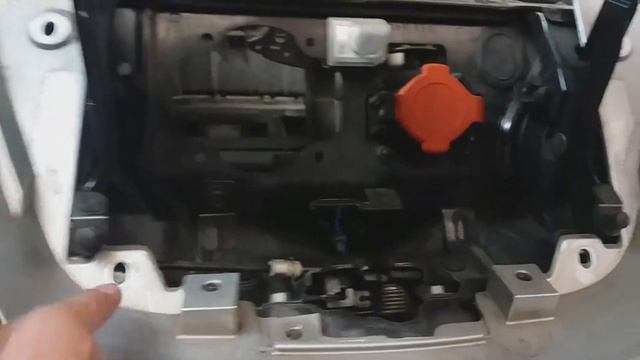 #Снятие переднего бампера Nissan Leaf