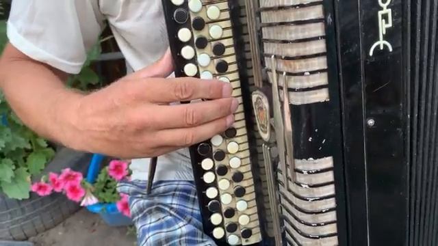 Как на баяне познать мелодию игры аккордами ( простой способ )