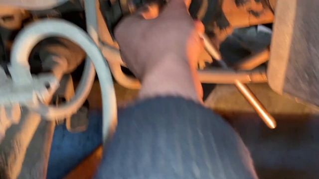 КАК открутить болт Шкива коленвала?! если он не откручивается? Лайфках)))