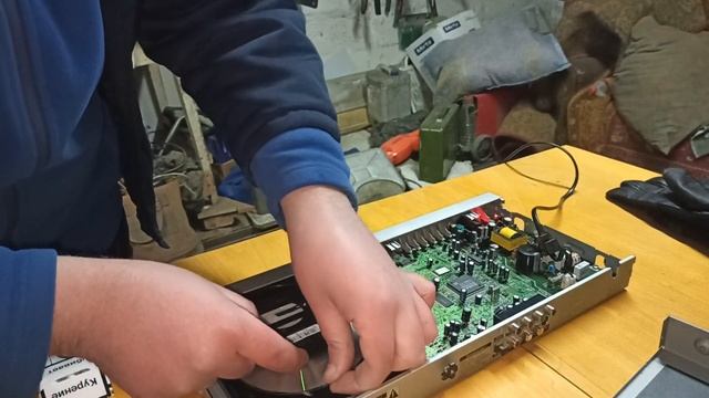 Видеоурок №1 "достаëм застрявший диск из DVD"