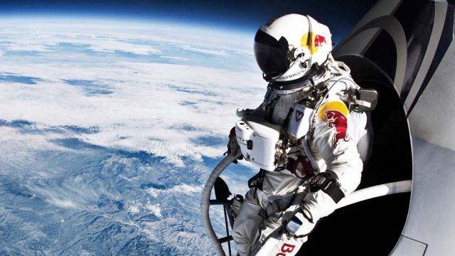 ПРЫЖОК ИЗ СТРАТОСФЕРЫ 39 КМ СКАЙДАЙВЕРА БАУМГАРТНЕРА !!!