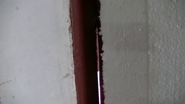 Пеним щели в гараже! Как просто утеплить гаражные ворота. Гаражные ворота.ВАЗ 2106