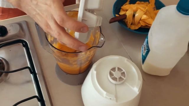 молочный коктейль из манго