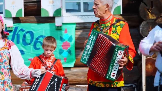 КУПИЛ 2 ДОМА В ДЕРЕВНЕ _ ПОМОГЛИ БАБУШКЕ СОБРАТЬ ЯБЛОКИ _ ДЕРЕВЕНСКАЯ ЯРМАРКА