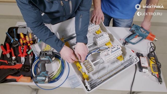 Сборка трехфазного щита Legrand. Подключение автоматов. Сборка электрощита для дома