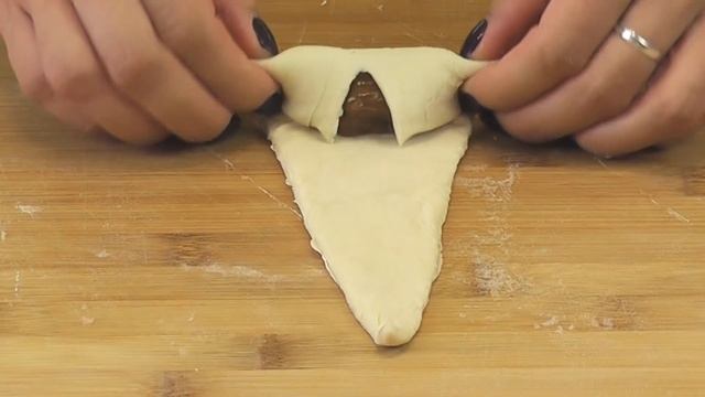 Круассаны из слоеного теста с вареной сгущенкой в домашних условиях / Croissant sat home. Eng sub