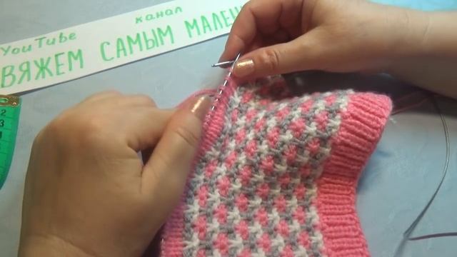 Вязание спицами детская шапочка-чепчик #143