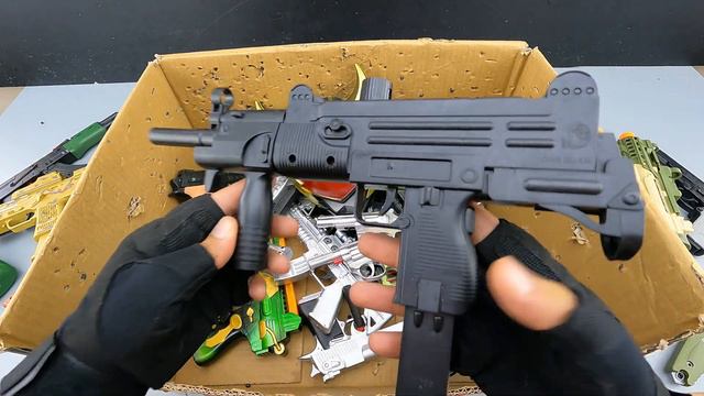 Gold And Green Kalashnikov AK-47, Realistic Guns, Toy Guns Scary Toy Mask