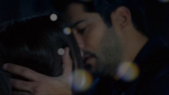 Бурак Озчивит и Неслихан Атагюль. Love me like you do